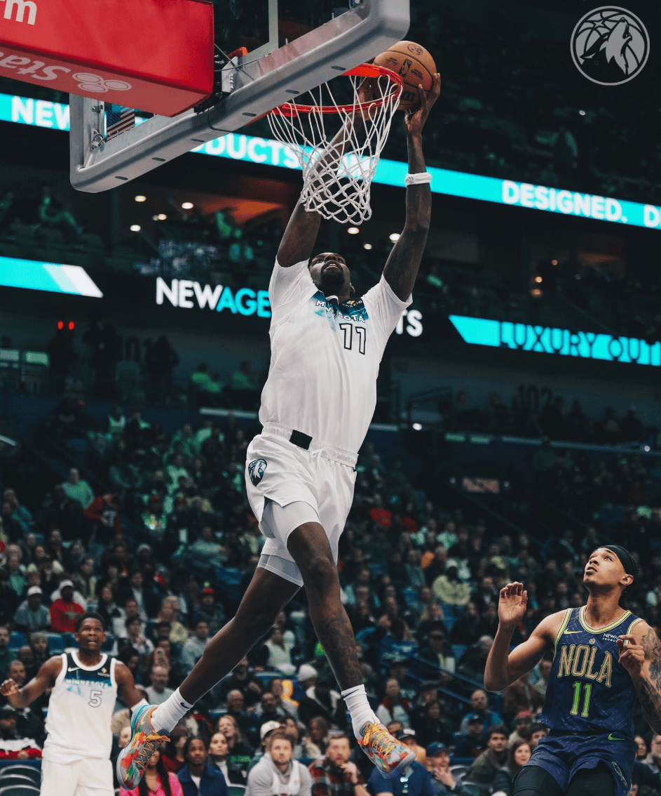 爱德华兹赛后谦逊发言登热搜，纽约尼克斯绝杀巴黎圣日耳曼引发热议(爱德华兹和乔丹)